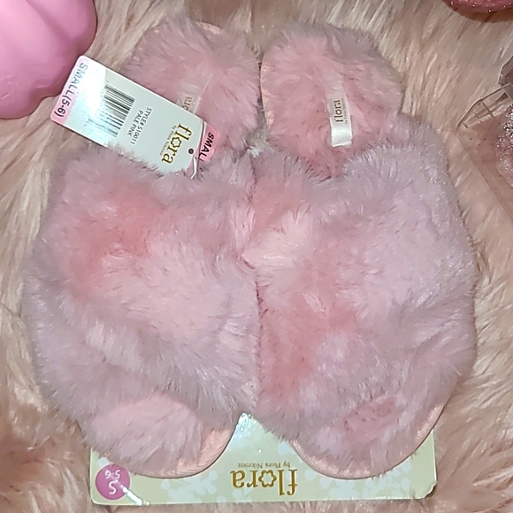 Pink slippers - Picture 2 of 4